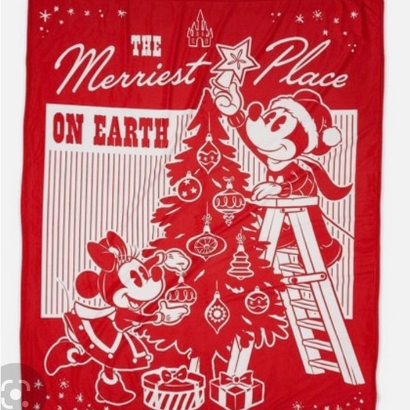 Sold! 2022 Disney holiday blanket - Picture 1 of 4